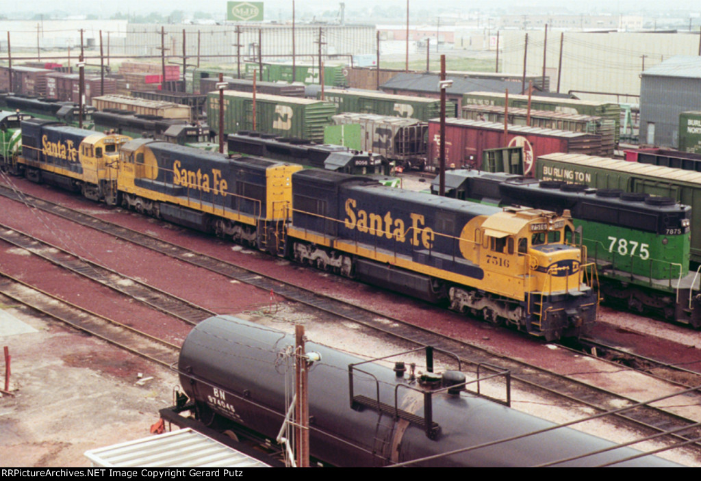 AT&SF U23Cs #7516 + #7510 + U23B #6308